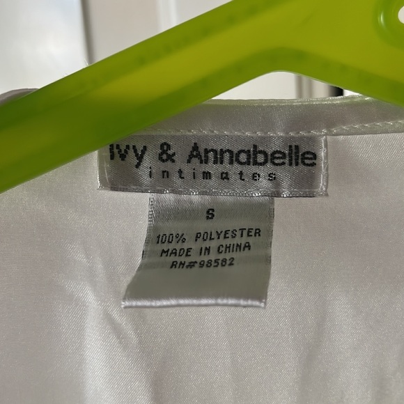 Women’s robe and slip set - Picture 4 of 10